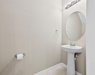 6425 Fairmont Lane - Photo Thumbnail 29