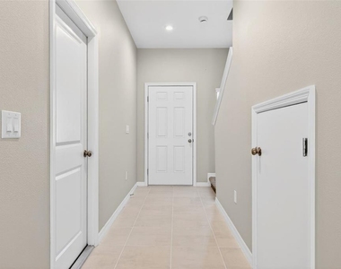 6425 Fairmont Lane - Photo Thumbnail 28