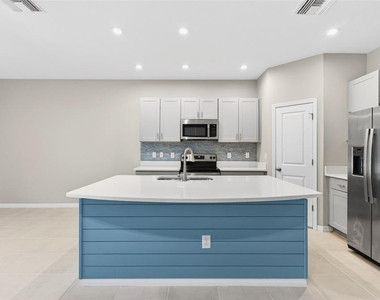 6425 Fairmont Lane - Photo Thumbnail 15