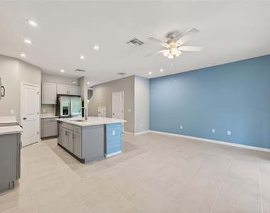 6425 Fairmont Lane - Photo Thumbnail 12