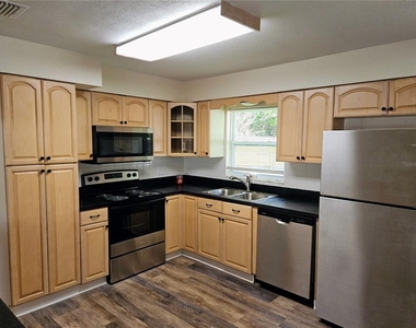 5718 45th Avenue N - Photo Thumbnail 6