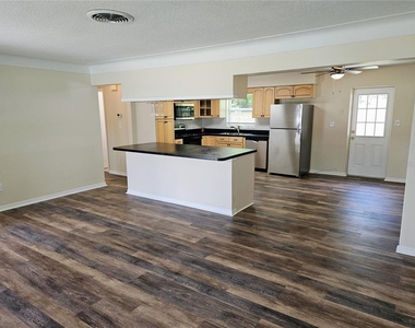 5718 45th Avenue N - Photo Thumbnail 3