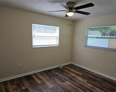 5718 45th Avenue N - Photo Thumbnail 8