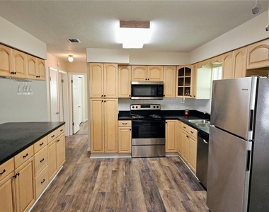 5718 45th Avenue N - Photo Thumbnail 5