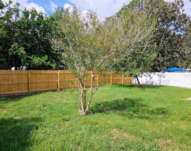 5718 45th Avenue N - Photo Thumbnail 17