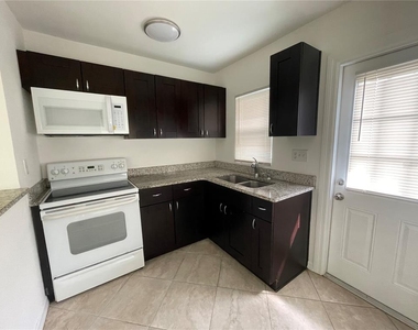 319 N Jupiter Avenue - Photo Thumbnail 8