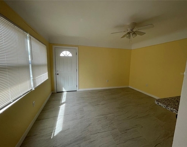 319 N Jupiter Avenue - Photo Thumbnail 3