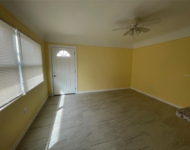 319 N Jupiter Avenue - Photo Thumbnail 4