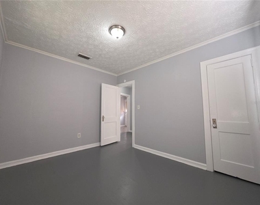 1236 W 9th Street - Photo Thumbnail 3