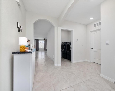 1687 Park Side Avenue - Photo Thumbnail 2
