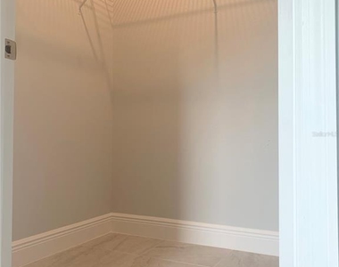 746 Camel Court - Photo Thumbnail 21