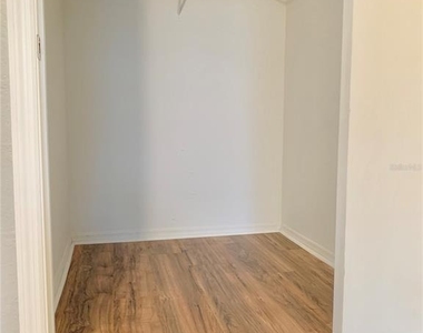 2201 Key West Court - Photo Thumbnail 6