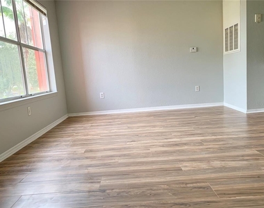 2201 Key West Court - Photo Thumbnail 10