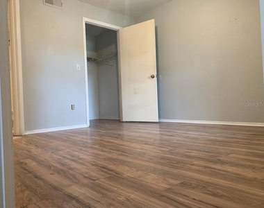 2201 Key West Court - Photo Thumbnail 12