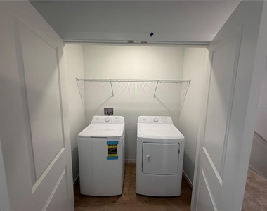 992 Phoenix Street - Photo Thumbnail 8