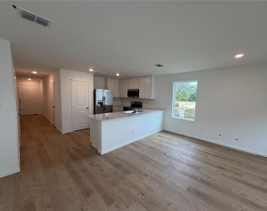 992 Phoenix Street - Photo Thumbnail 11