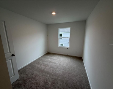 992 Phoenix Street - Photo Thumbnail 7