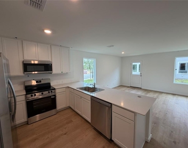 992 Phoenix Street - Photo Thumbnail 13