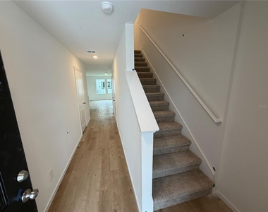 992 Phoenix Street - Photo Thumbnail 1