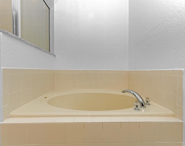 3006 Thornton Drive - Photo Thumbnail 20