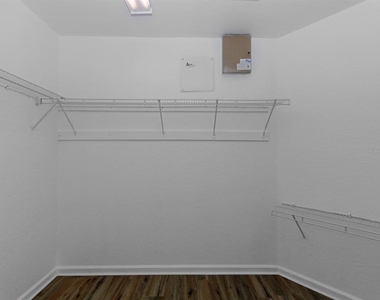 3006 Thornton Drive - Photo Thumbnail 21