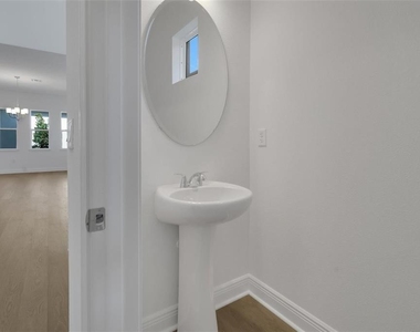 10017 Peebles Street - Photo Thumbnail 14