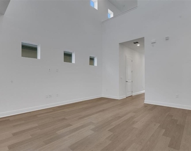 10017 Peebles Street - Photo Thumbnail 13