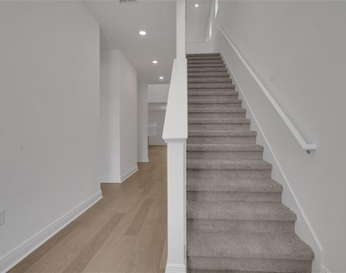 10017 Peebles Street - Photo Thumbnail 16