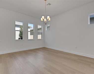 10017 Peebles Street - Photo Thumbnail 15