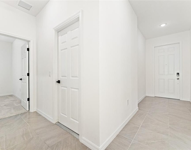 646 Duke Drive - Photo Thumbnail 7