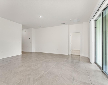 646 Duke Drive - Photo Thumbnail 14