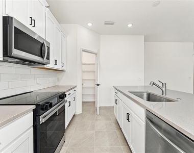 646 Duke Drive - Photo Thumbnail 10