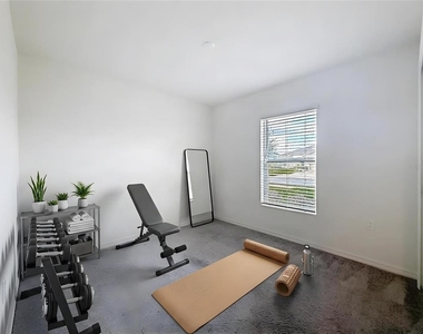 223 Summerlin Loop - Photo Thumbnail 5