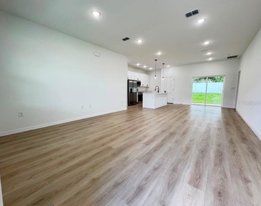 266 W Ruska Place - Photo Thumbnail 7