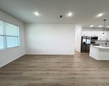 266 W Ruska Place - Photo Thumbnail 9