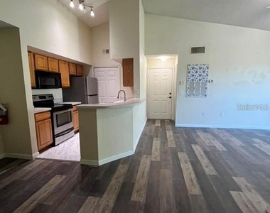 13025 Mulberry Park Drive - Photo Thumbnail 4
