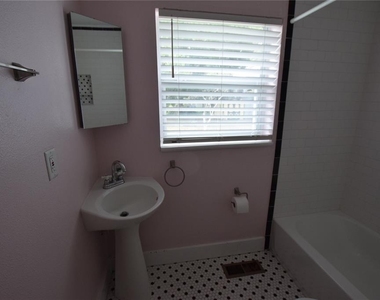 2212 Hoffner Avenue - Photo Thumbnail 22