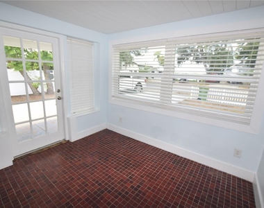 2212 Hoffner Avenue - Photo Thumbnail 6