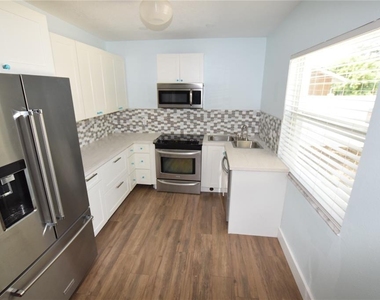2212 Hoffner Avenue - Photo Thumbnail 12