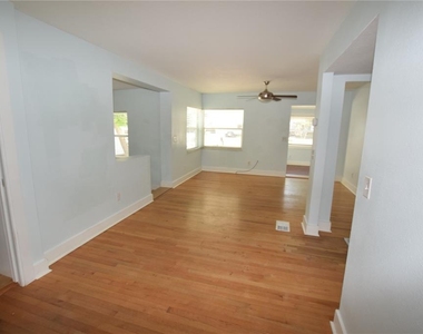 2212 Hoffner Avenue - Photo Thumbnail 9