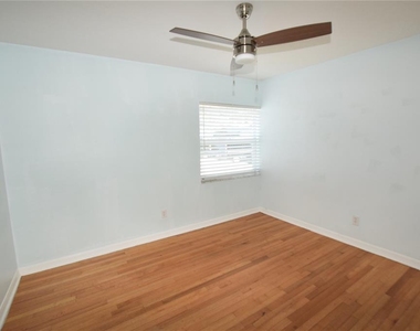 2212 Hoffner Avenue - Photo Thumbnail 26