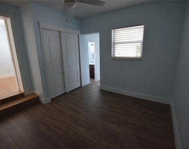 2212 Hoffner Avenue - Photo Thumbnail 15