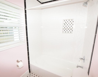 2212 Hoffner Avenue - Photo Thumbnail 20