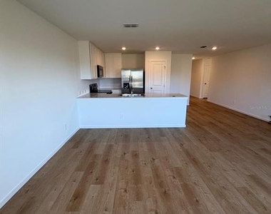 575 Artemis Street - Photo Thumbnail 5