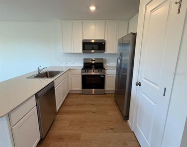 575 Artemis Street - Photo Thumbnail 3
