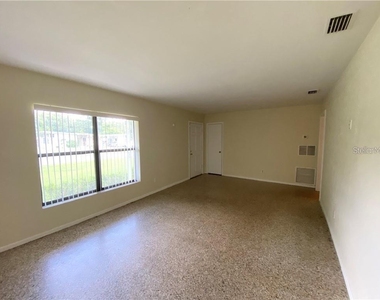 304 Satsuma Drive - Photo Thumbnail 2