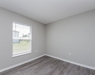 609 Rosaro Court - Photo Thumbnail 11