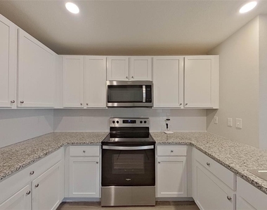 8710 Sw 44th Court - Photo Thumbnail 6