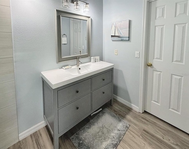 604 Eagle Pointe S - Photo Thumbnail 10