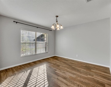 524 Hearthglen Boulevard - Photo Thumbnail 4